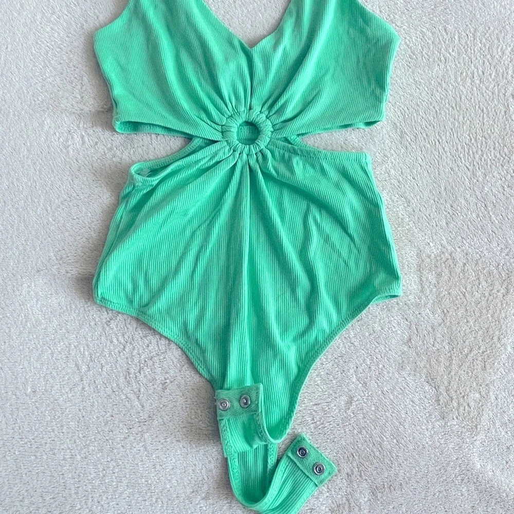 Brand New vibrant green body suit/leotard - Picture 2 of 3
